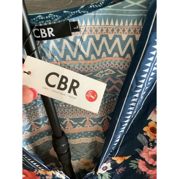 Chic Boutique Rose Floral Sexy V Neck Blouse Size Large With Flare Sleeves - Picture 4 of 9